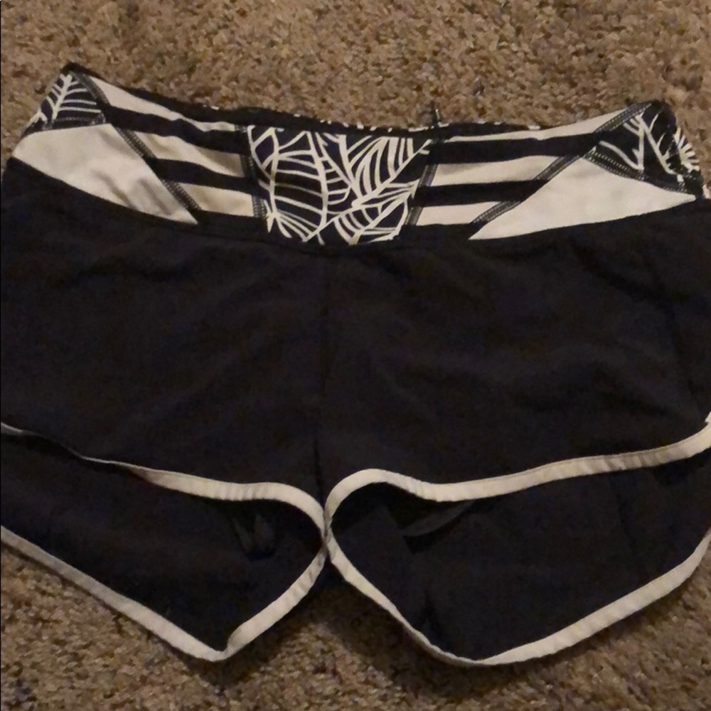 Black and white lululemon running short shorts